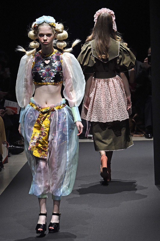 ファッション・ウィーク東京：アイドルの相沢さんデビュー [写真