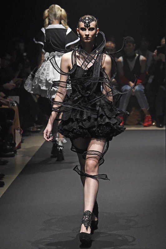 ファッション・ウィーク東京：アイドルの相沢さんデビュー [写真