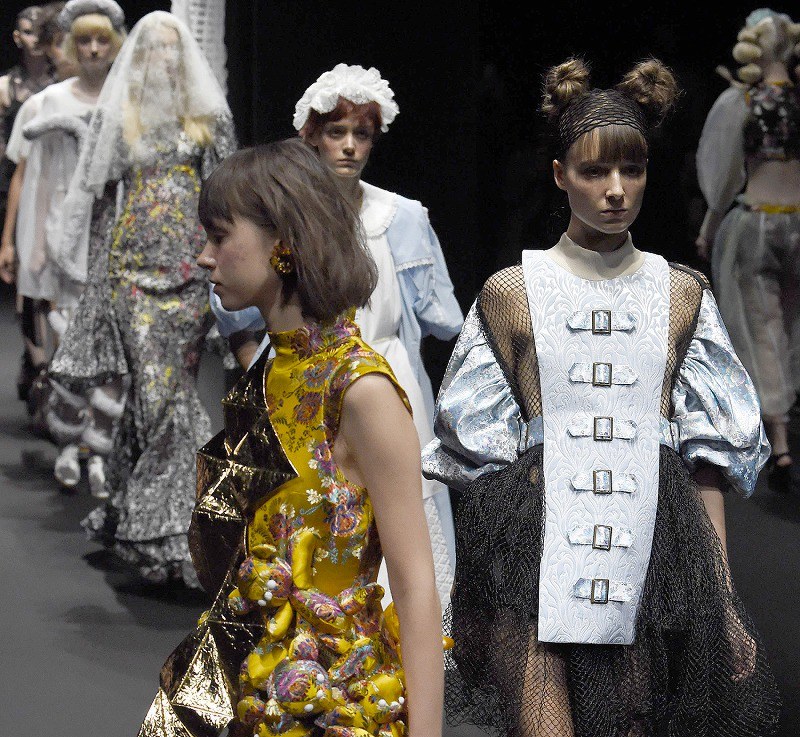 ファッション・ウィーク東京：アイドルの相沢さんデビュー [写真