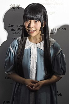 美しい ファッション・ウィーク東京：アイドルの相沢さんデビュー [写真 ロッド