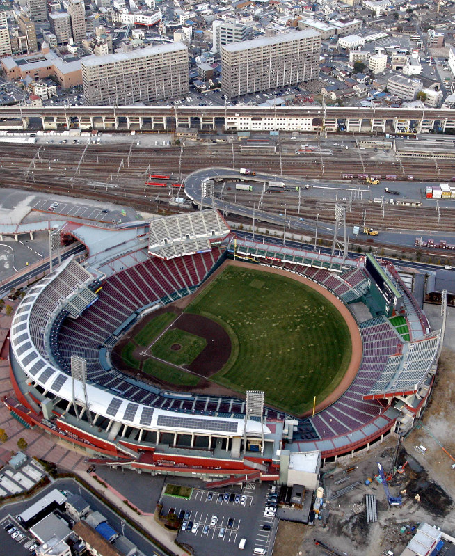 22、23日に試合が行われる予定のマツダスタジアム=広島市南区で、本社ヘリから小川昌宏撮影