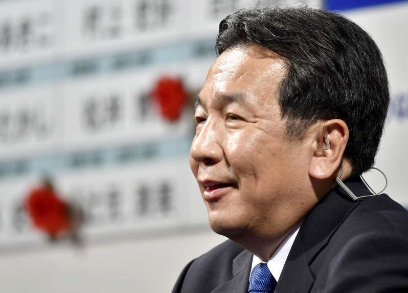 テレビのインタビューに答える立憲民主党の枝野幸男代表=東京都港区で2017年10月22日午後10時39分、藤井達也撮影