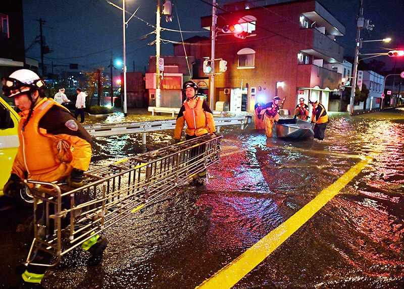 台風２１号 列島直撃 大阪 岸和田 車数台水没１人不明 和歌山 １人生き埋めか 毎日新聞
