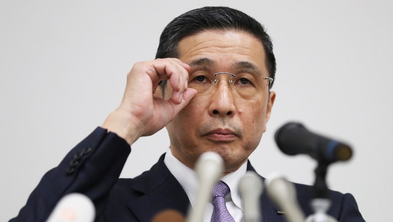 新車の無資格検査問題で記者会見に臨む西川広人社長=2017年10月19日、小出洋平撮影