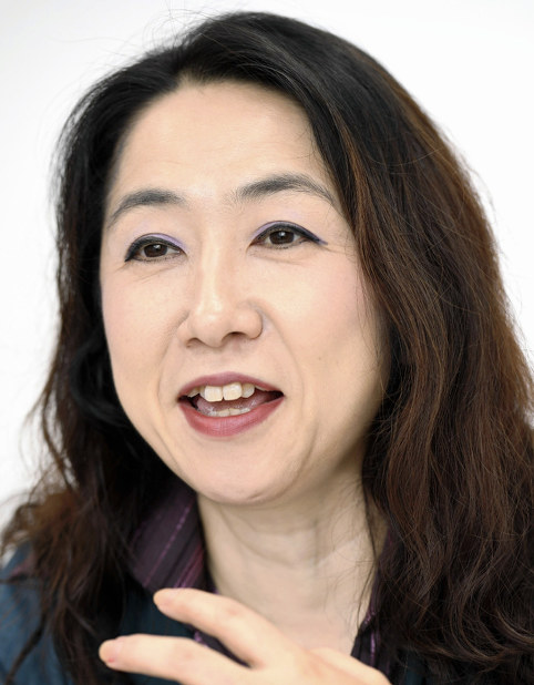 つむぐつなぐ 文学座８０周年 １０ 演出家 松本祐子 演劇通し社会を思う 毎日新聞
