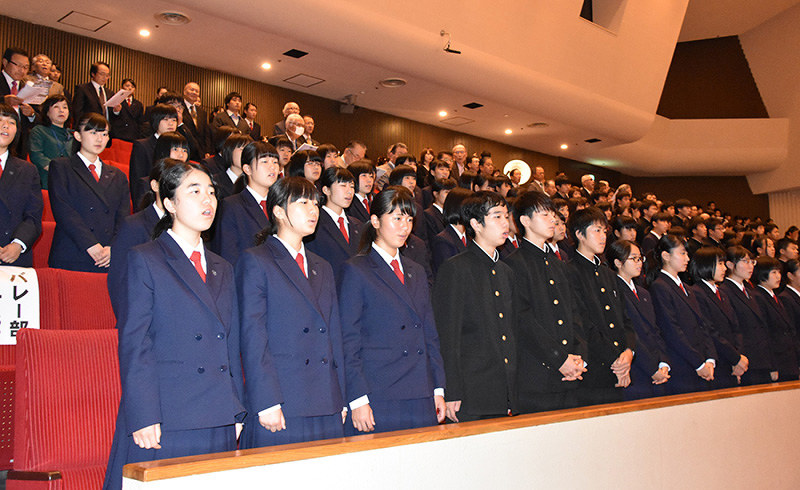カメラ紀行 出雲商業高校 創立１００周年 華やかに ダンスや吹奏楽で彩る 島根 毎日新聞