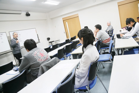 シニアコースで学ぶ学生の授業風景