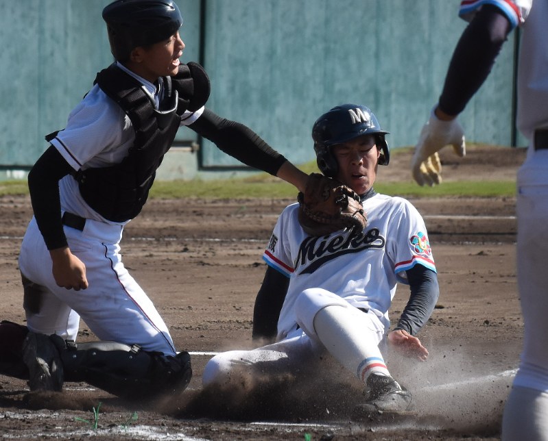 秋季東海地区高校野球大会 快勝で三重４強 いなべ総合は惜敗 三重 毎日新聞