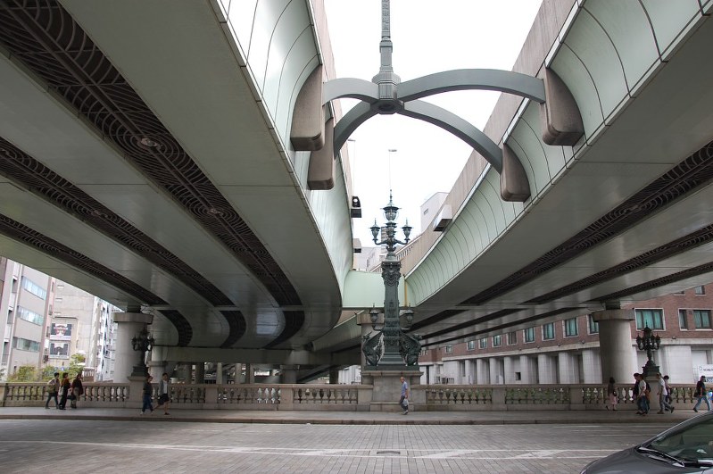 上空を首都高に覆われた日本橋=9月24日、伊藤和史撮影