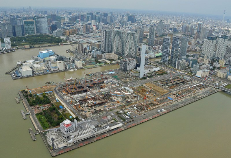 建設が進む東京五輪・パラリンピック選手村=東京都中央区で24日、本社ヘリから藤井達也撮影