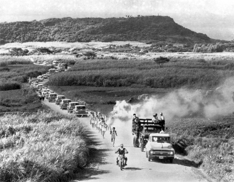 東京五輪聖火リレー：（毎日レガシーフォト アーカイブ） [写真特集14