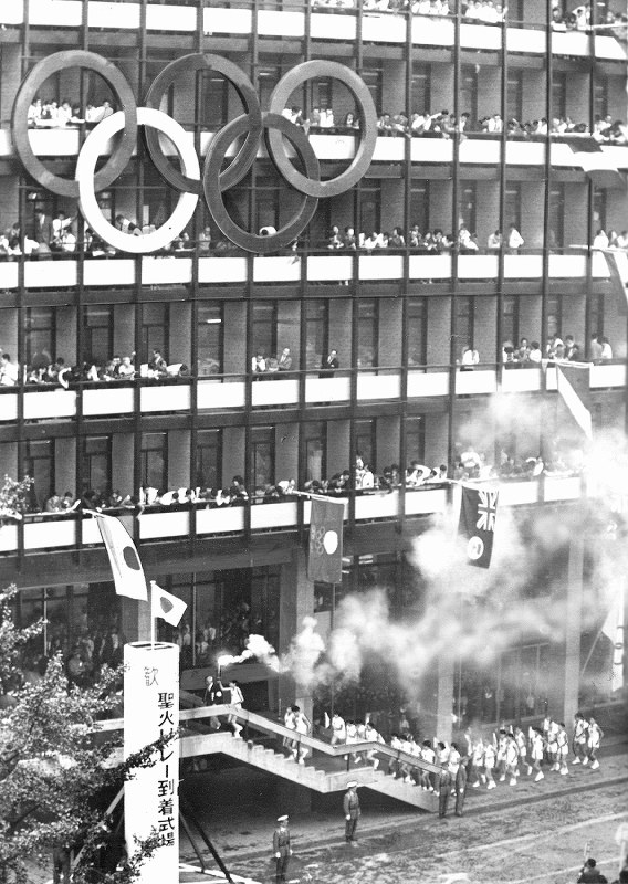 東京五輪聖火リレー：（毎日レガシーフォト アーカイブ） [写真特集42