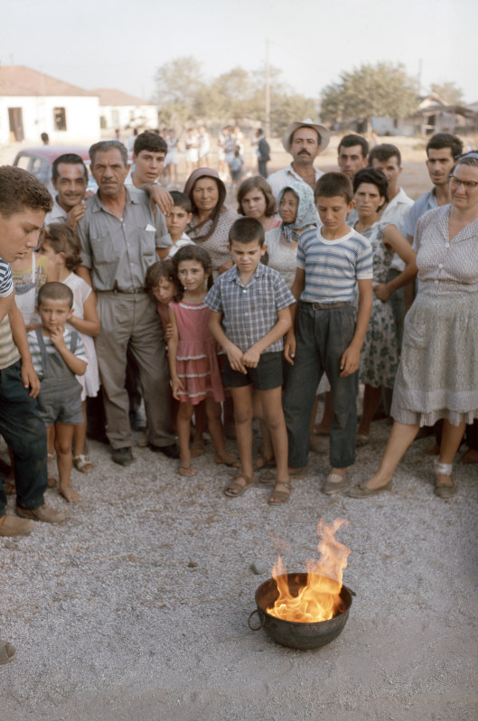 eye：64年の五輪聖火リレー 東京へ、熱狂とともに [写真特集11/15