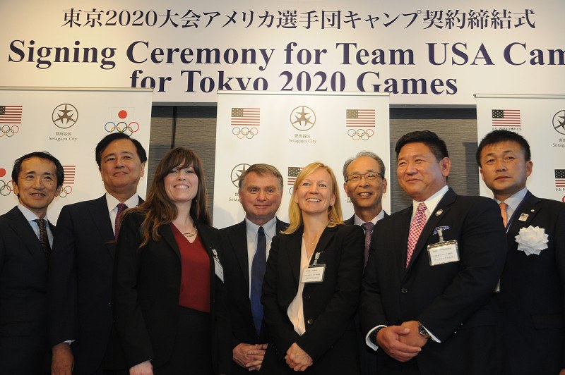 東京都世田谷区と米国オリンピック委員会が締結した事前合宿地の契約。開幕まで1000日となり、各国・地域の準備は活発化している