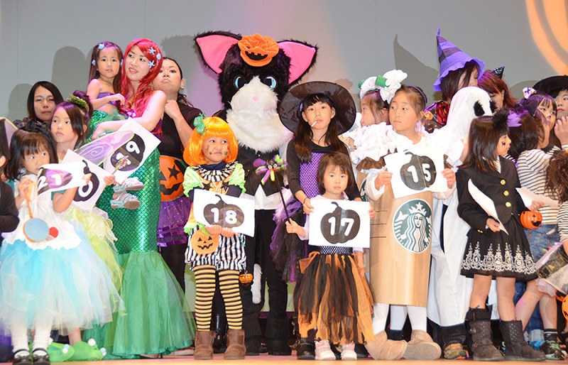 ハロウィンフェスタ 森喜さん 名張 一家 仮装コンｖ 伊賀 三重 毎日新聞