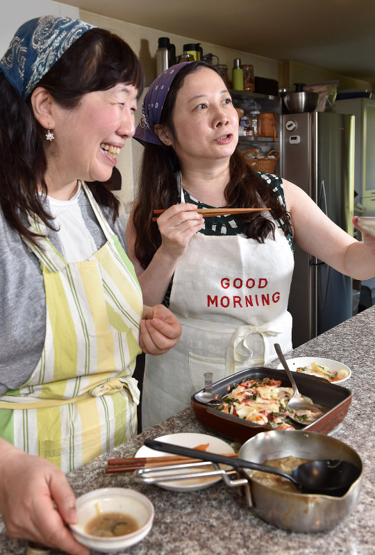 週刊サラダぼうる・おかん飯：西原理恵子と枝元なほみ／今回の料理