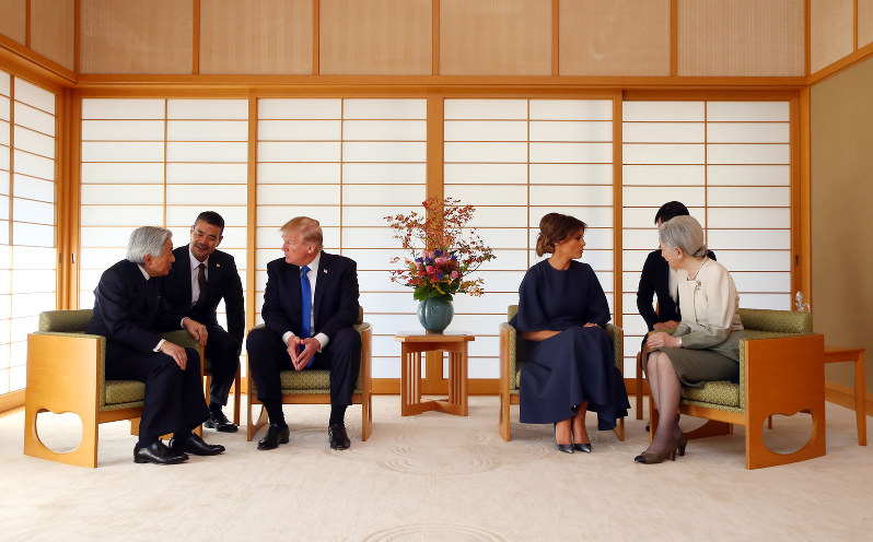 トランプ米大統領、メラニア夫人と会見される天皇、皇后両陛下=皇居・御所で2017年11月6日午前11時7分、小川昌宏撮影