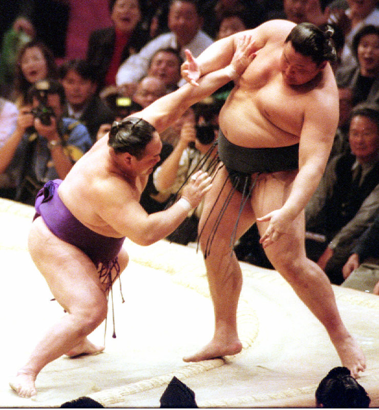 月刊相撲 大相撲名場面 １９９８年九州場所１４日目 ２度目の平幕優勝を果たした琴錦 毎日新聞