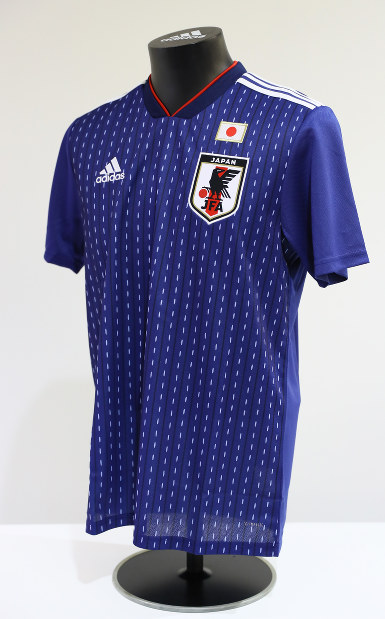 サッカー日本代表：新ユニホームは「勝色」テーマに | 毎日新聞