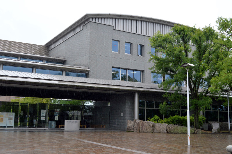 多数の公文書が廃棄対象となった香川県立文書館=渡辺暢撮影