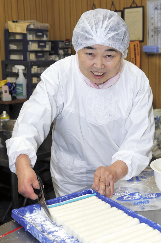 第45回毎日農業記録賞一般部門で最高賞受賞を受賞した小林淑子さん=千葉県匝瑳市春海の自宅加工所で2017年10月31日、近藤卓資撮影