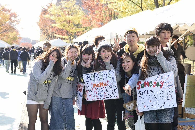 ウチの学校祭 桃山学院大学 Aqua Timez 藤岡弘 らが登場 桃山祭１１月１８ １９日 毎日新聞