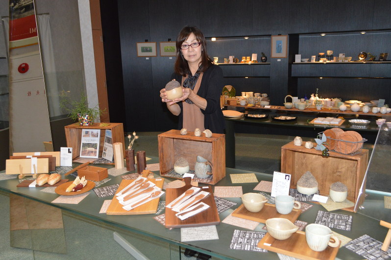 秋 展 季節感あふれる作品 木製の食器や装飾品など たじみ創造館 岐阜 毎日新聞