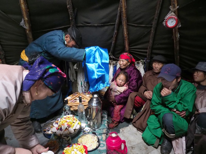 ｅｙｅ タイガの中で生き抜く モンゴルの遊牧民 トナカイ連れ移動 写真特集5 8 毎日新聞