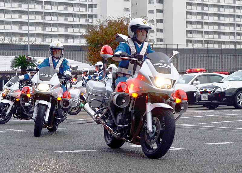 白バイ特別警戒 始まる 夕方早めの点灯を 大阪 毎日新聞