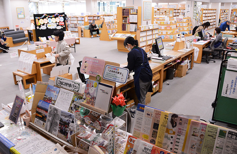 見聞録 王寺町立図書館 王寺町 子供の読書進め 文科大臣表彰 読み聞かせ 住民交流も 奈良 毎日新聞