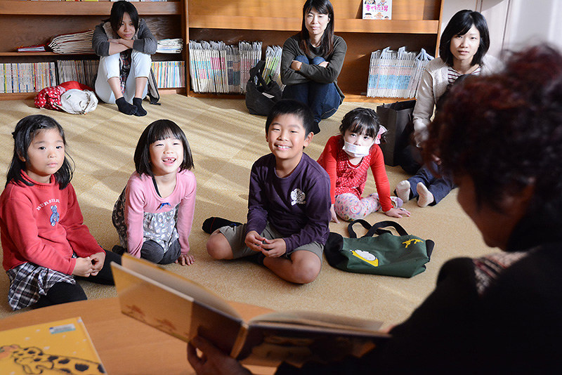 見聞録 王寺町立図書館 王寺町 子供の読書進め 文科大臣表彰 読み聞かせ 住民交流も 奈良 毎日新聞