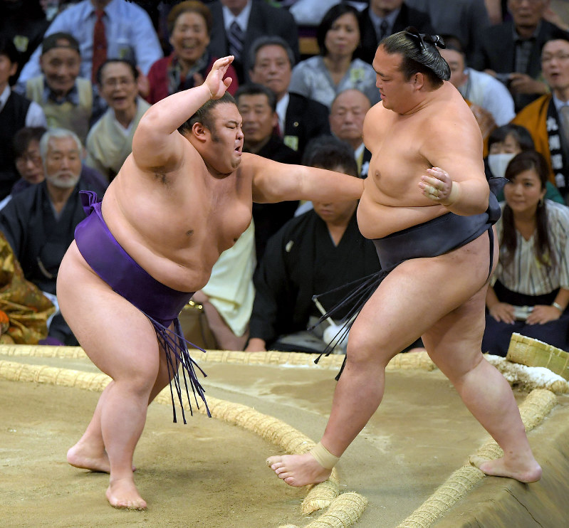 大相撲九州場所:貴景勝、稀勢の里に快勝 | 毎日新聞 大相撲九州場所:貴景勝、稀勢の里に快勝 | 毎日新聞