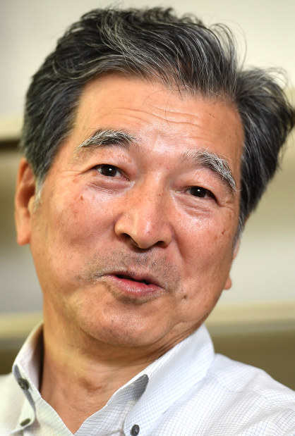 北朝鮮について語る伊藤亜人東京大名誉教授＝東京都目黒区で２０１７年１１月９日午後１時４１分、藤井太郎撮影