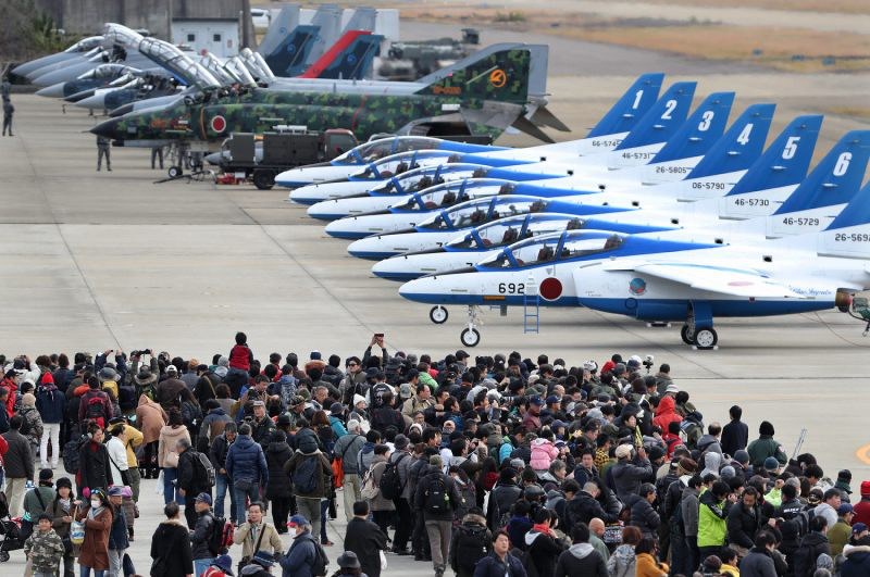 航空祭 航空機ファンにぎわう ブルーインパルス も4年ぶりに参加 岐阜 写真特集1 4 毎日新聞 航空祭 航空機ファンにぎわう ブルーインパルス も4年ぶりに参加 岐阜 写真特集1 4 毎日新聞