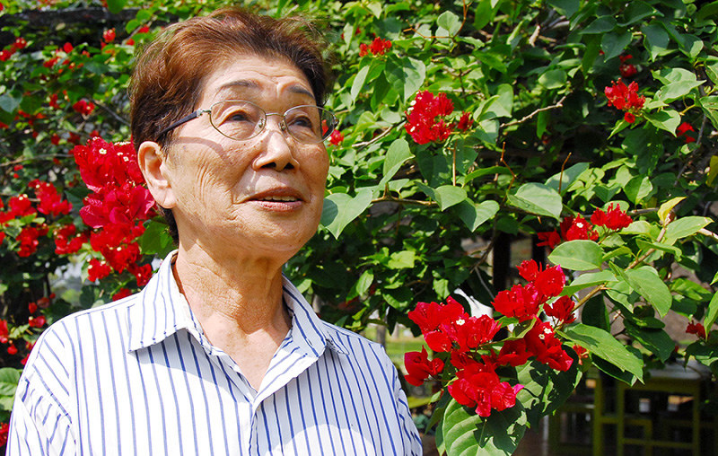 ともに被爆した亡き父への思いを語る米倉藤子さん=ボリビア・サンフアンで8月30日