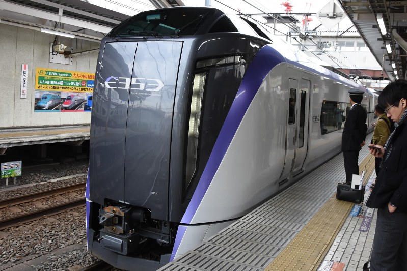 JR East unveils new E353 series 'Super Azusa' train - The