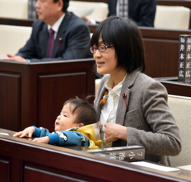 ２１世紀なのにまだ 子連れ論争 をしますか 育児サバイバル 藤田結子 毎日新聞 経済プレミア