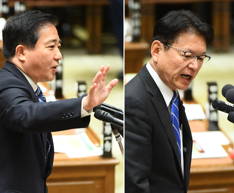 <右>衆院予算委員会で質問する立憲民主党の長妻昭代表代行と<左>希望の党の長島昭久政調会長=国会内で川田雅浩撮影