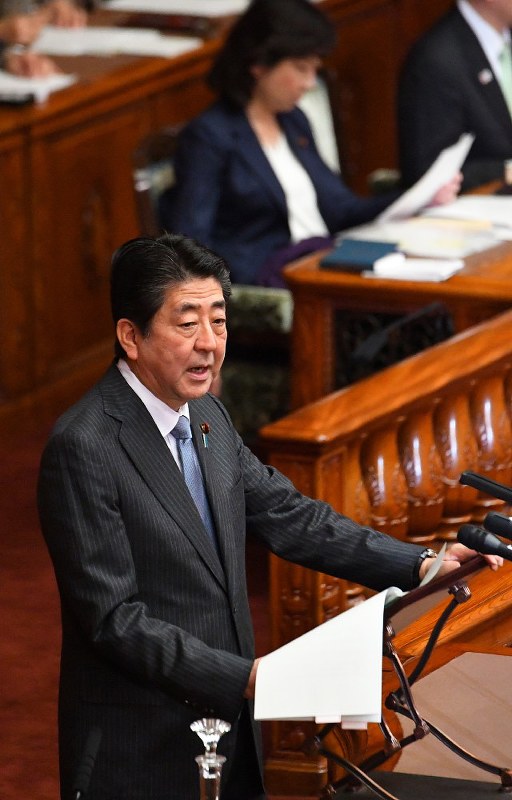 安倍晋三首相=国会内で2017年12月4日午後1時52分、川田雅浩撮影