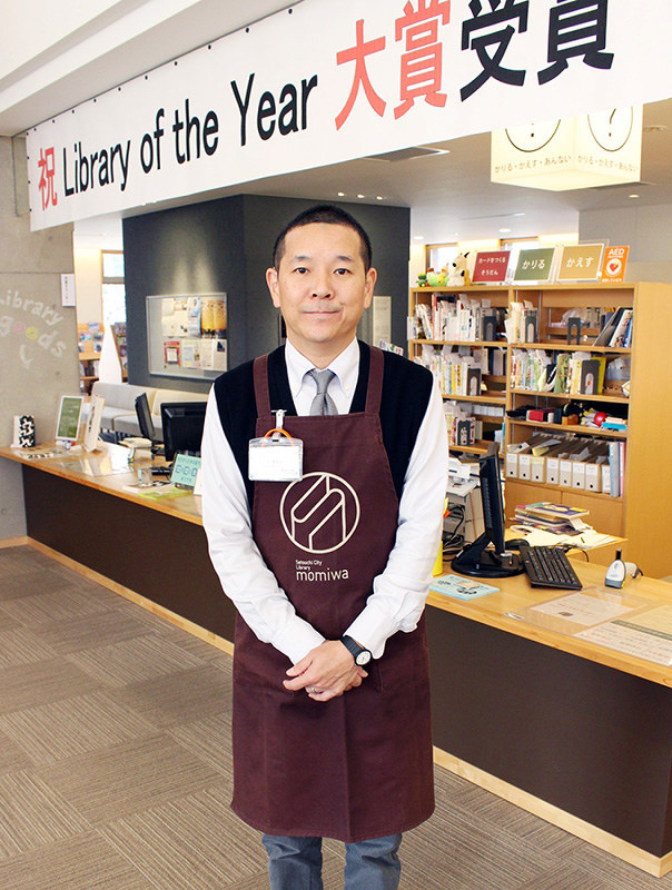 瀬戸内市民図書館の嶋田学館長=岡山県瀬戸内市邑久町尾張で、石川勝己撮影