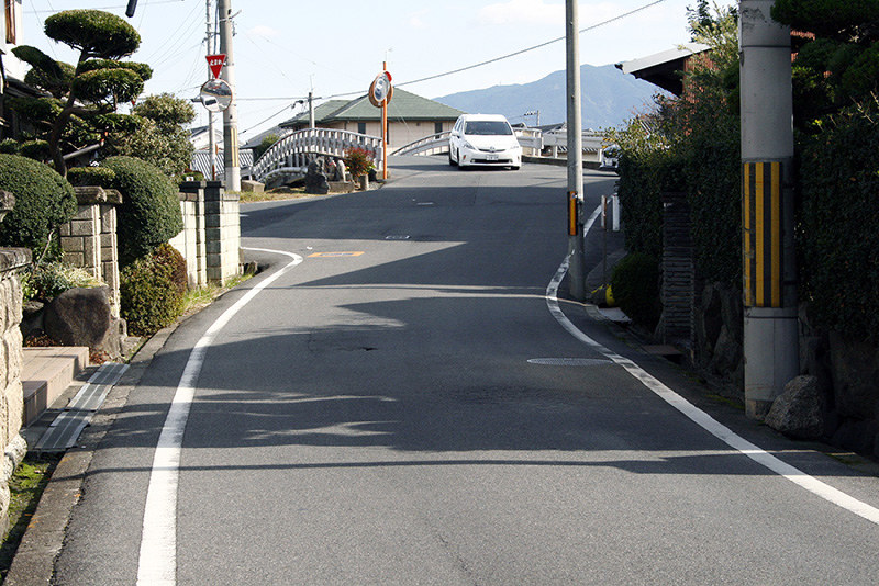 暴れ川だった曽我川は川底が高くなり、横大路は曲がっている=奈良県橿原市で、栗栖健撮影