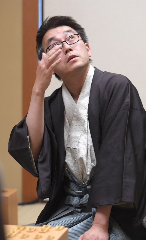 将棋：羽生が初の永世7冠達成 竜王奪還で | 毎日新聞
