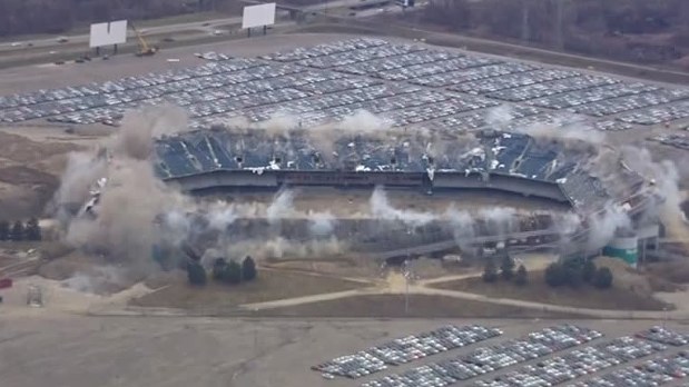世界の雑記帳：解体失敗の米スタジアム、2度目の爆破で上部破壊に成功 毎日新聞 
