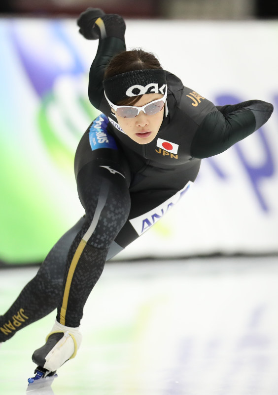 前日練習で調整する郷亜里砂=米国・ソルトレークシティーで2017年12月7日、佐々木順一撮影