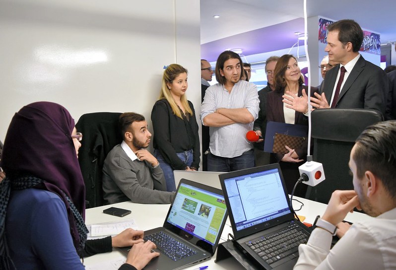 ストーリー ベルギー テロの温床 の街 その２止 ｉｔ習得支援 モレンギーク 毎日新聞