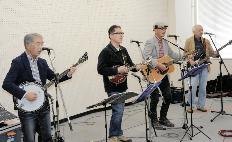 ご当地おじさんバンド ベスト盤 現場歌手 を発表 毎日新聞