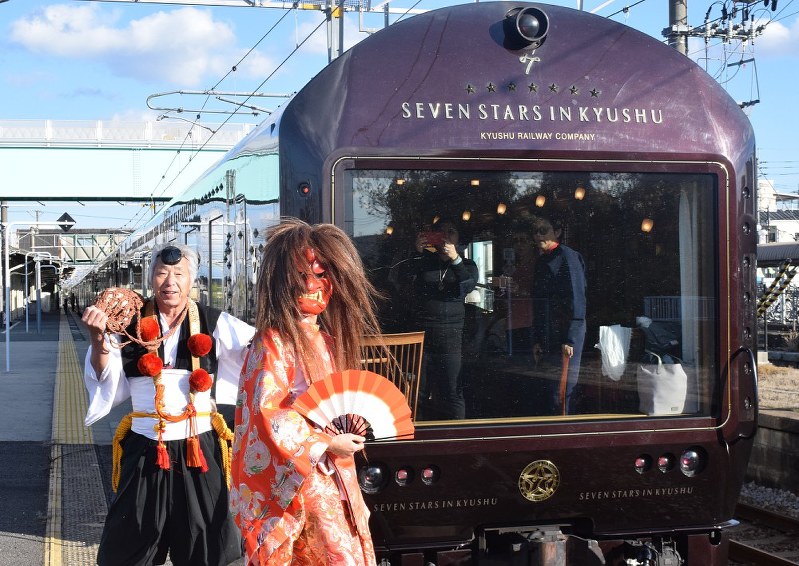 ｊｒ九州 ななつ星を 鬼 が出迎え 日豊線 宇島駅 毎日新聞