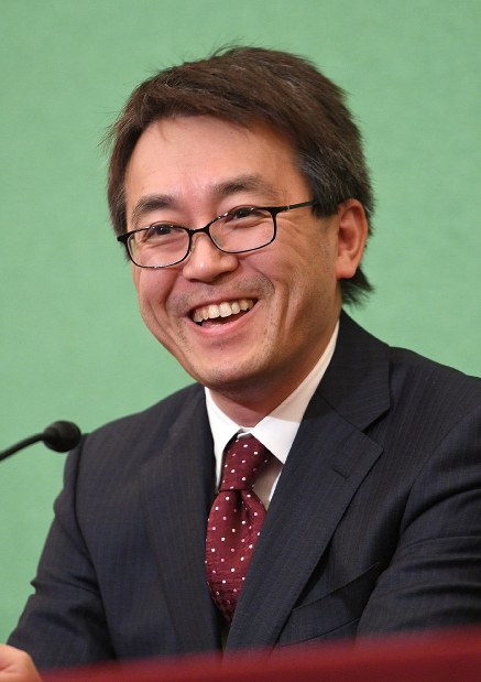 将棋：永世7冠「大きな地点」羽生竜王会見、偉業振り返る | 毎日新聞