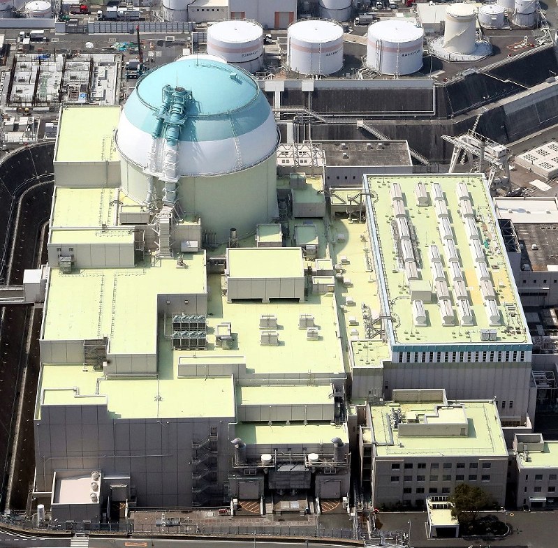 四国電力伊方原発3号機=愛媛県伊方町で3月、本社ヘリから幾島健太郎撮影