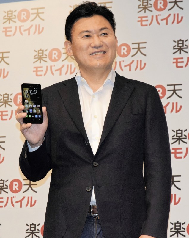2014年10月、格安スマホ事業への参入を発表した楽天の三木谷浩史社長=東京都千代田区で、横山三加子撮影